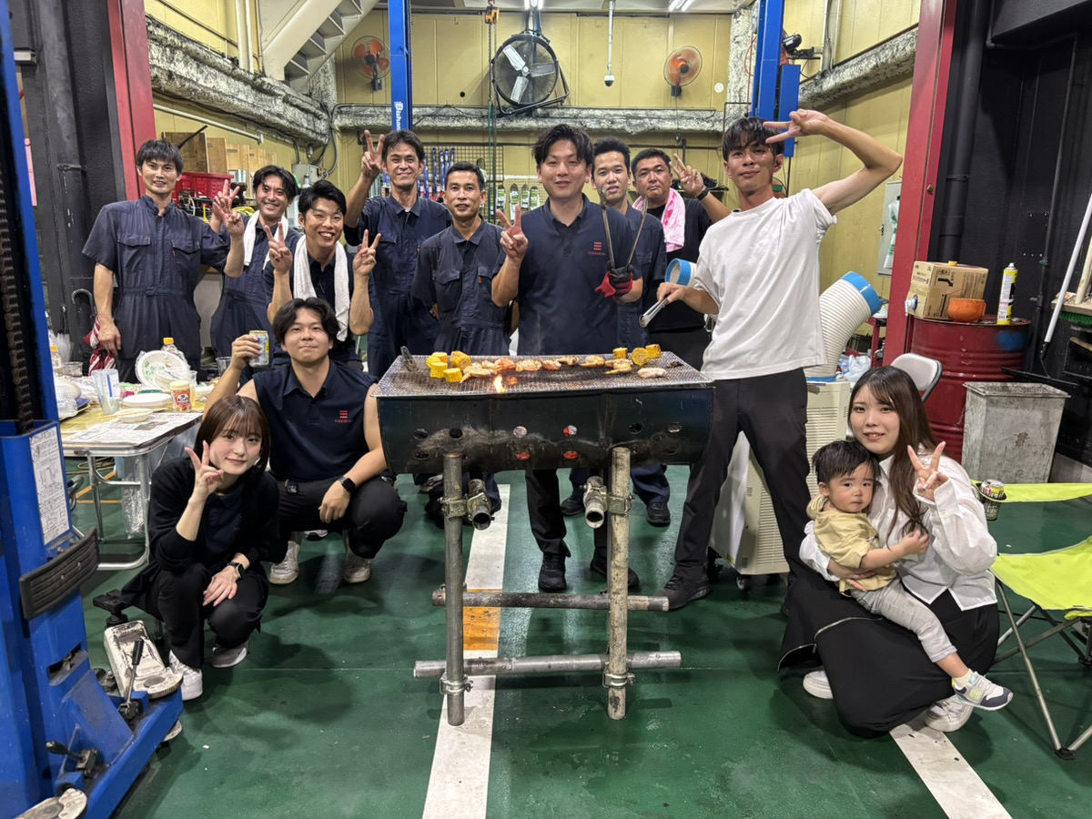 轟自動車で働くスタッフの様子