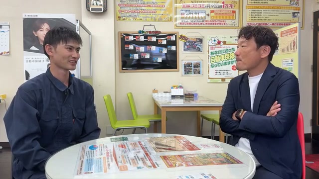 社長が整備スタッフへインタビューしている動画の一場面